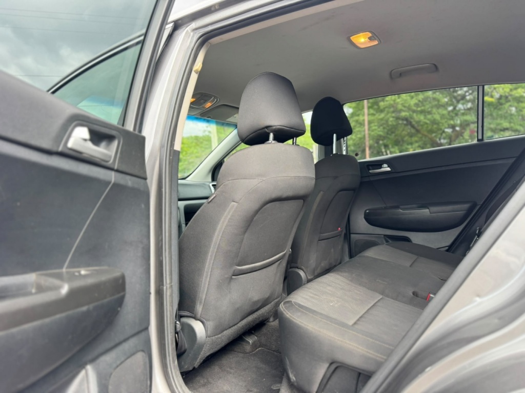 KIA Sportage LX 2018 — photo 11
