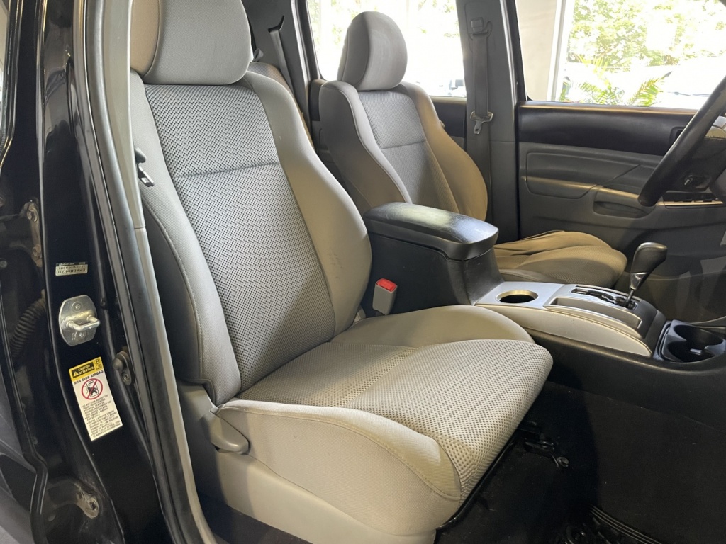Toyota Tacoma  2013 — photo 28