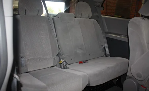 2017 TOYOTA SIENNA LE AWD — photo 7