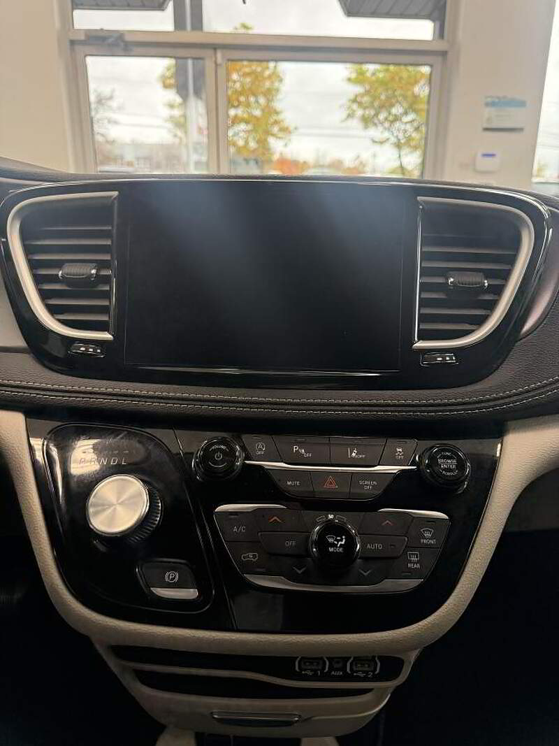 Chrysler Pacifica 2024 Touring-L / AUTO + CAMERA + CUIR + BLUETOOTH +++++ — photo 9