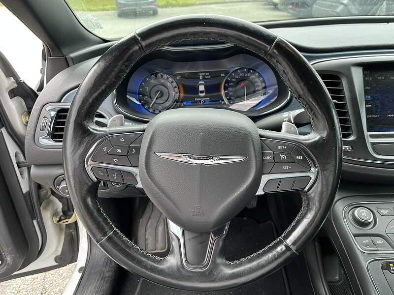 Chrysler 200 2016 S / TOIT PANO / CAMERA + CUIR + BLUETOOTH + BAS KM +++ — photo 11