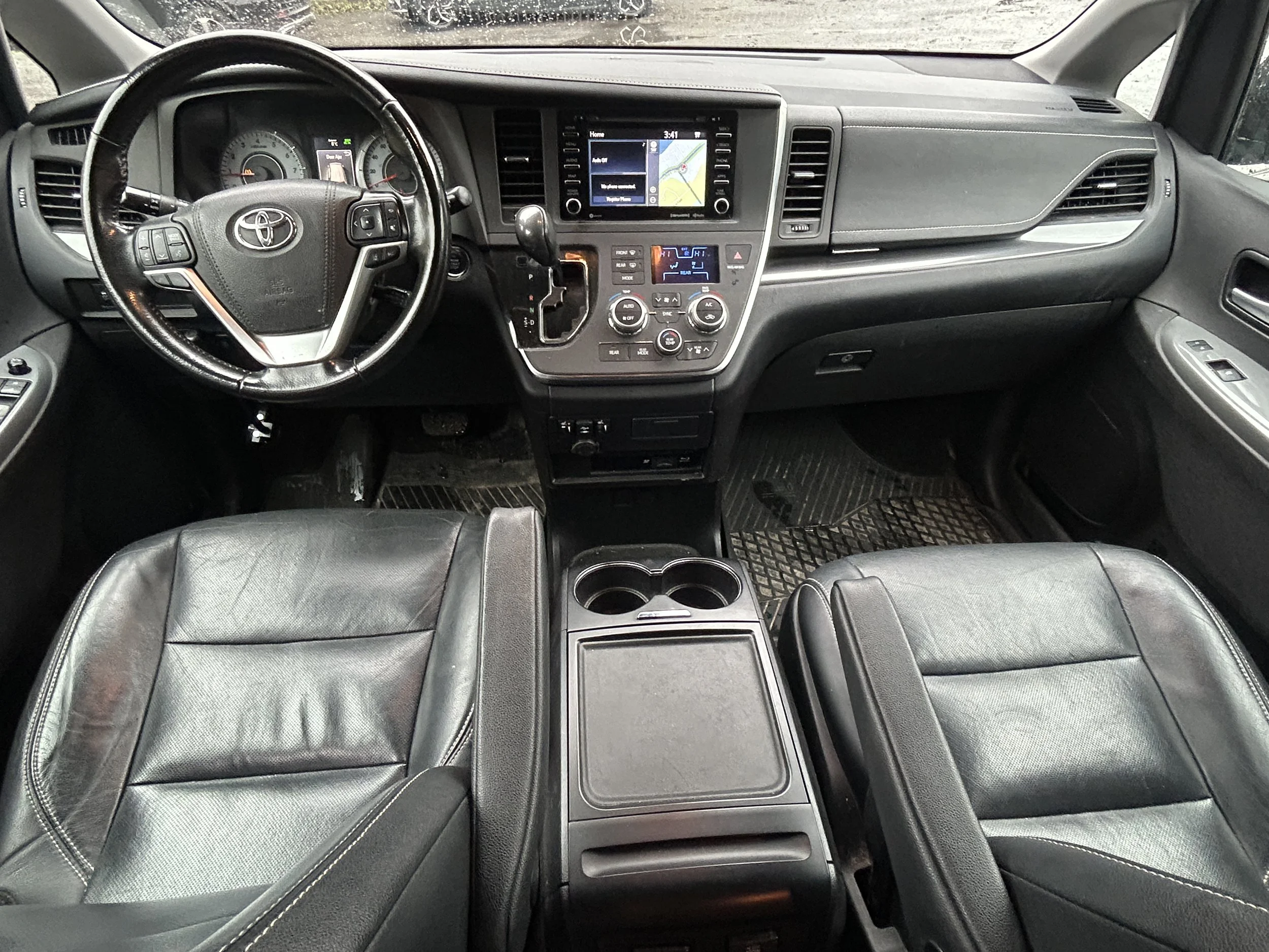 2018 Toyota Sienna SE — photo 9