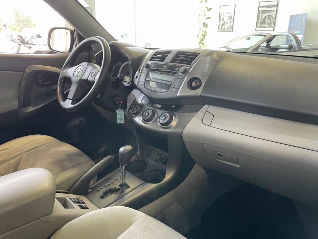 Toyota RAV4 De base 2010 — photo 23