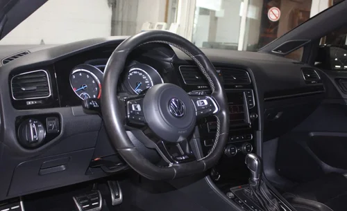2017 VOLKSWAGEN GOLF R — photo 9