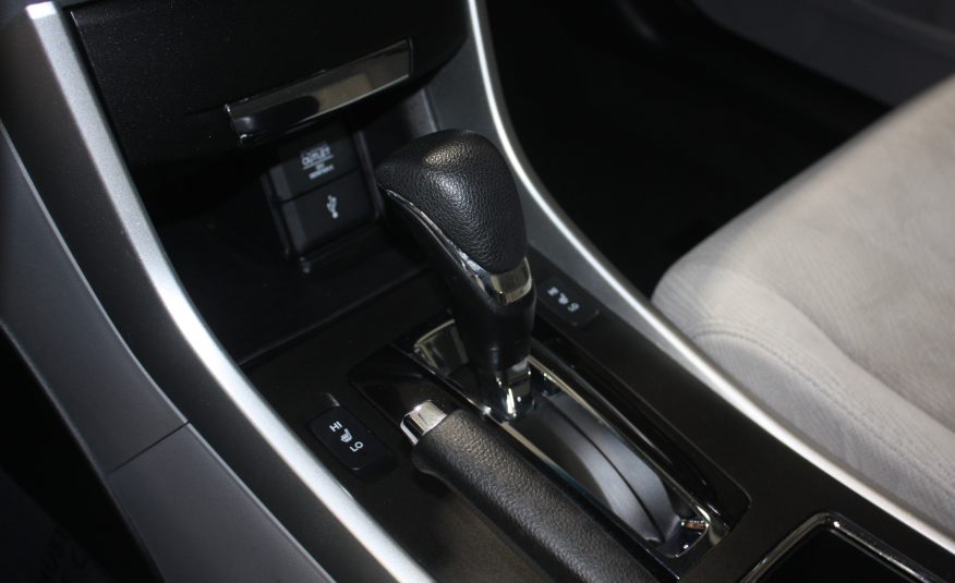 2015 HONDA ACCORD LX — photo 11