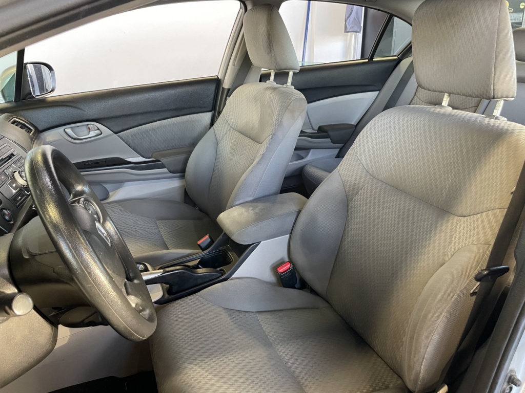 Honda Civic LX 2015 — photo 16