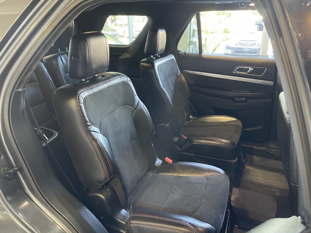 Ford Explorer XLT 2018 — photo 15