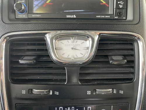 Chrysler Town & Country Touring 2015 — photo 23