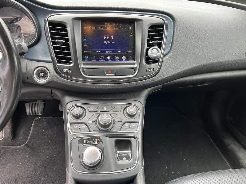 Chrysler 200 2016 S / TOIT PANO / CAMERA + CUIR + BLUETOOTH + BAS KM +++ — photo 16