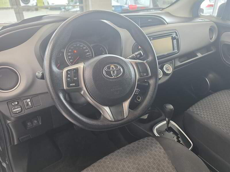 Toyota Yaris hatchback 2017 Hayon 5 portes, boîte automatique, LE — photo 9