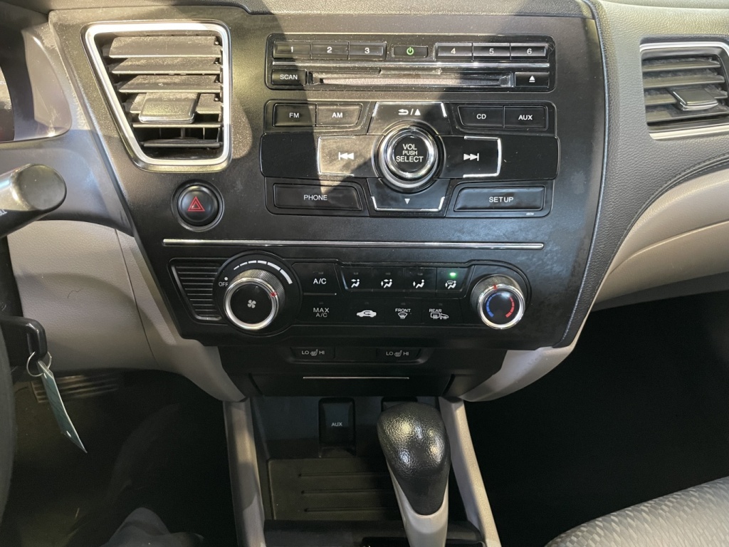 Honda Civic LX 2015 — photo 26