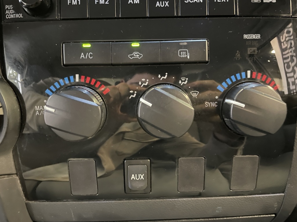 Toyota Tundra DLX 2008 — photo 17