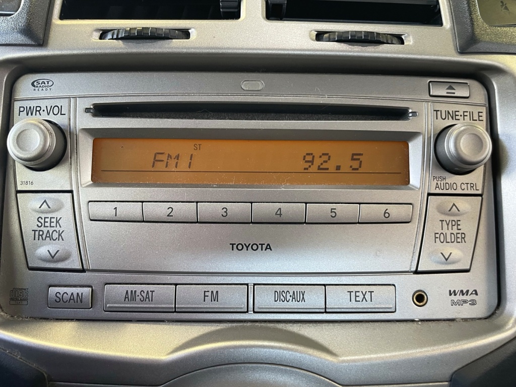Toyota Yaris CE 2010 — photo 18