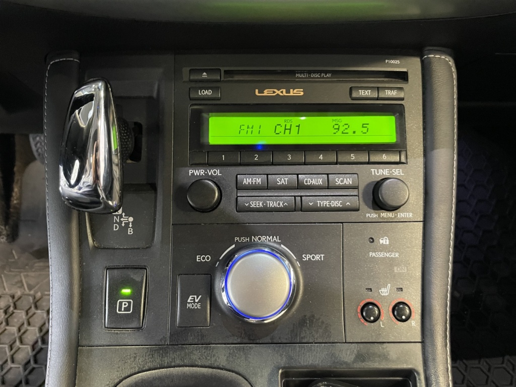 Lexus CT 200h  2012 — photo 21