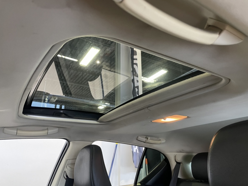 Lexus CT 200h  2014 — photo 29