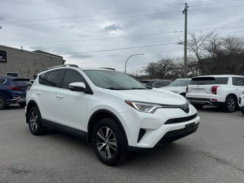 Toyota RAV4 LE 2018 — photo 4