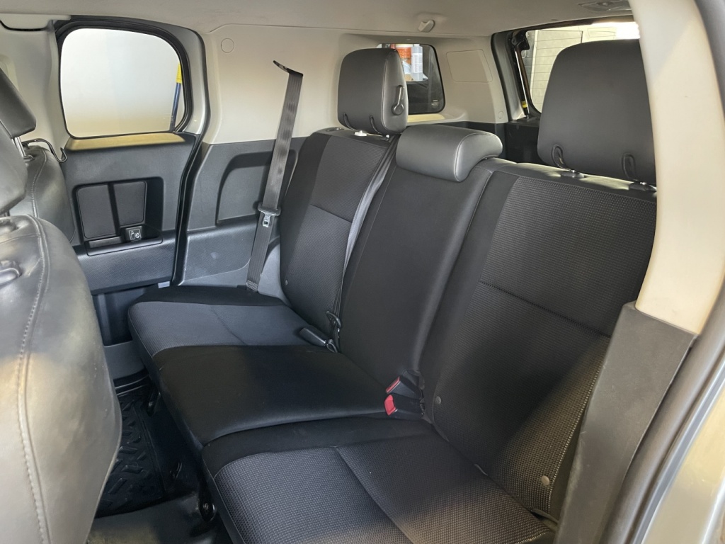 Toyota FJ Cruiser  2011 — photo 11