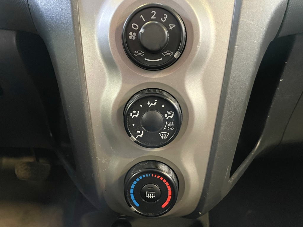 Toyota Yaris CE 2010 — photo 15