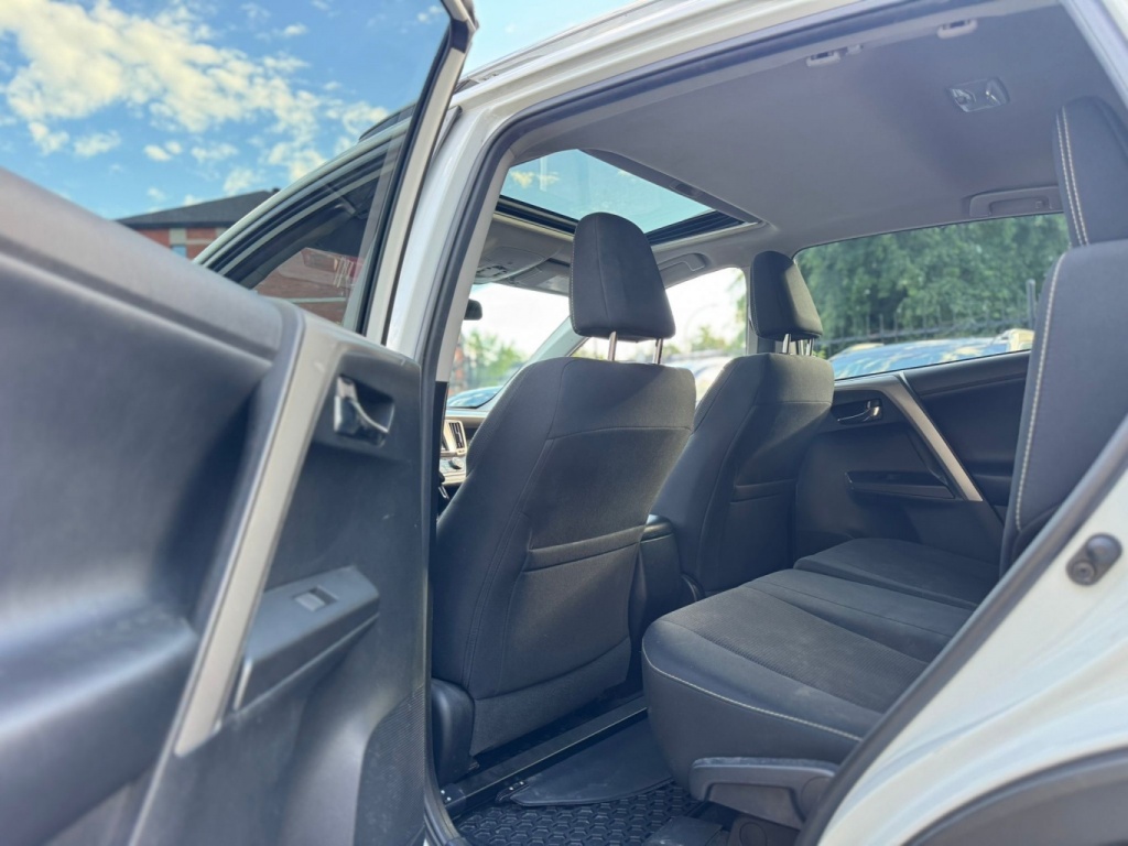 Toyota RAV4 XLE 2017 — photo 18