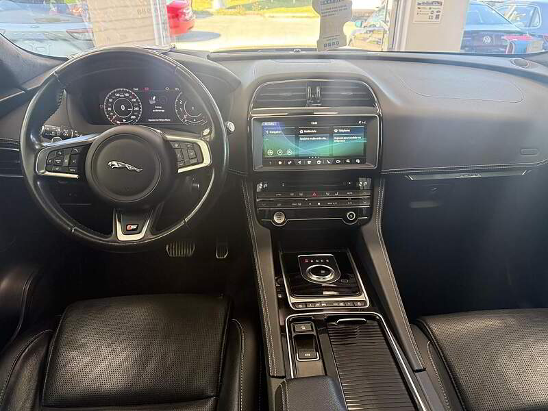 Jaguar F-PACE 2020 S / TOIT + GPS + CAMERA + CUIR + BLUETOOTH + BAS KM +++ — photo 10