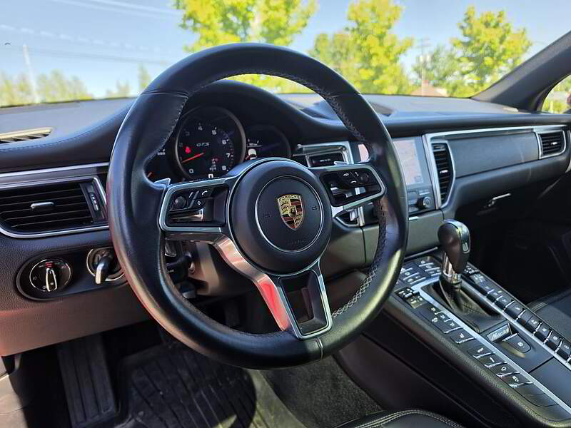 Porsche Macan 2018 GTS / AWD + TOIT + GPS + CAMERA + CUIR + BLUETOOTH + BAS KM +++ — photo 9