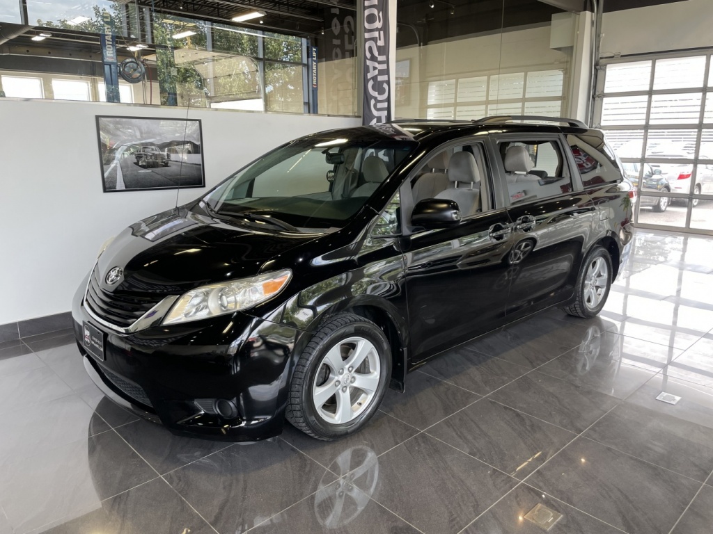 Toyota Sienna LE 2012