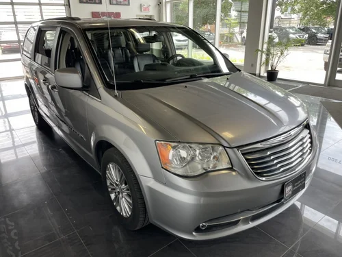 Chrysler Town & Country Touring 2015 — photo 3