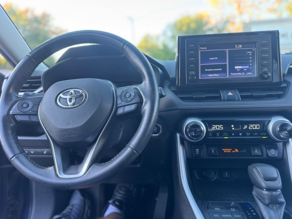 Toyota RAV4 XLE 2021 — photo 13