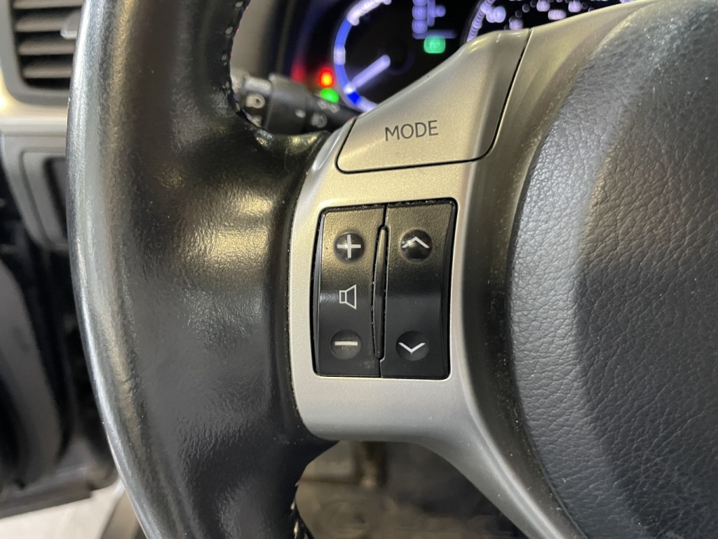 Lexus CT 200h  2012 — photo 17