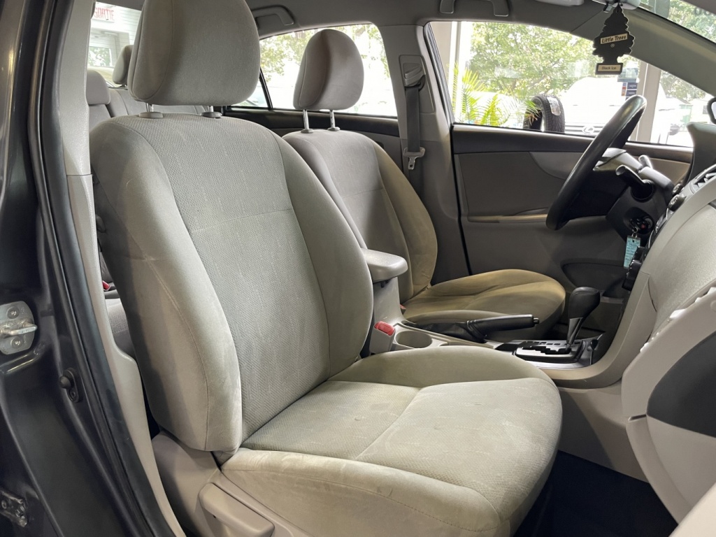 Toyota Corolla CE 2011 — photo 24