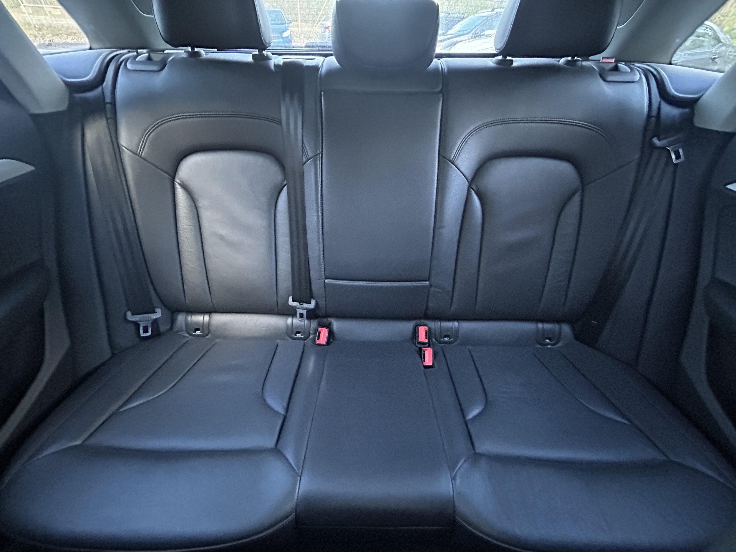 Audi Q3 2015 — photo 12