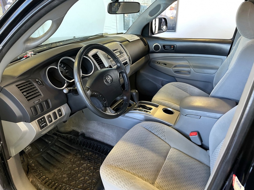 Toyota Tacoma  2011 — photo 15