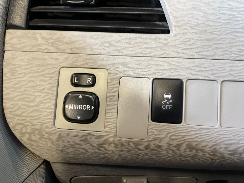 Toyota Sienna LE 2012 — photo 28
