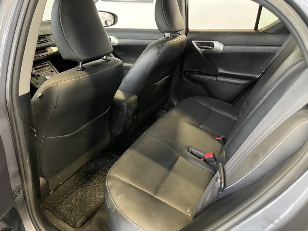 Lexus CT 200h  2012 — photo 10