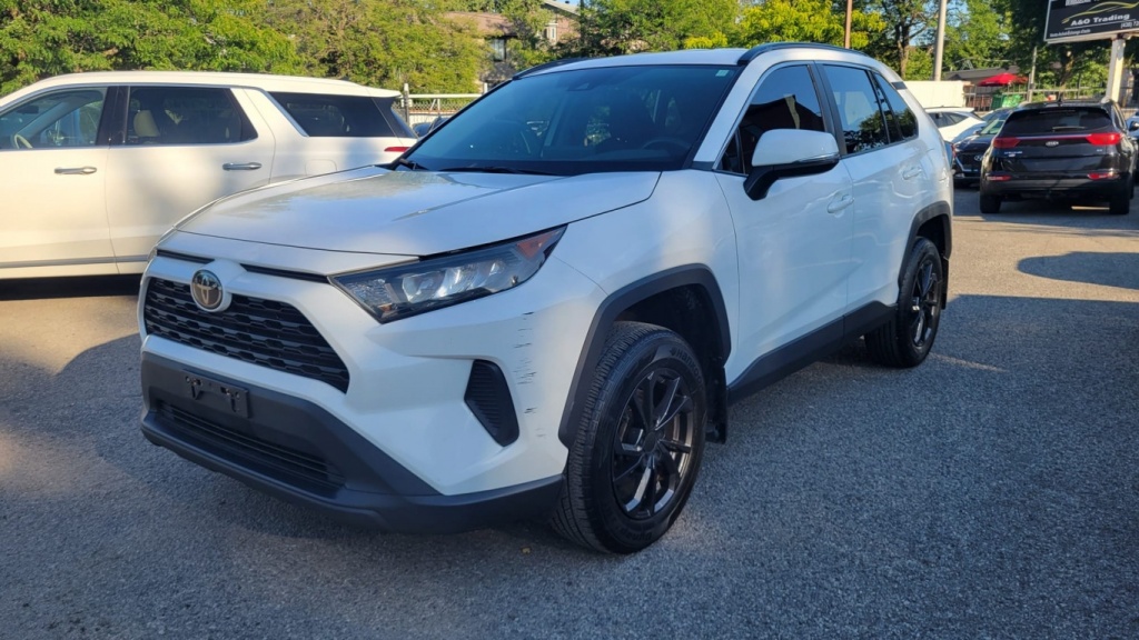 Toyota RAV4 LE 2020