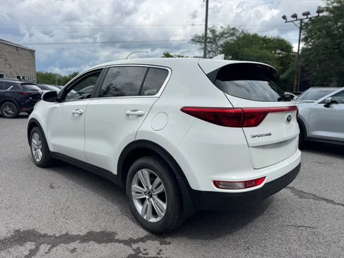 KIA Sportage LX 2017 — photo 11