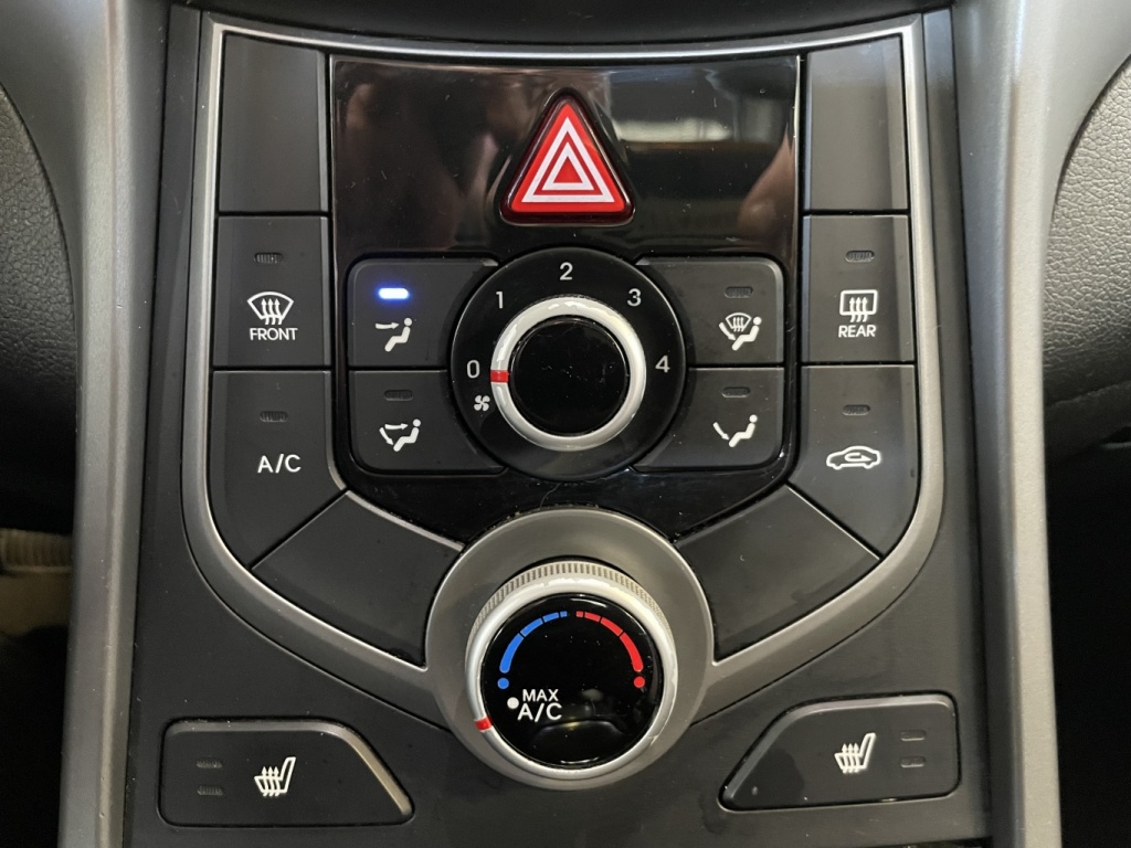 Hyundai Elantra GL 2016 — photo 27