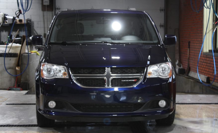 2017 DODGE GRAND CARAVAN SXT PRENIUM PLUS — photo 2