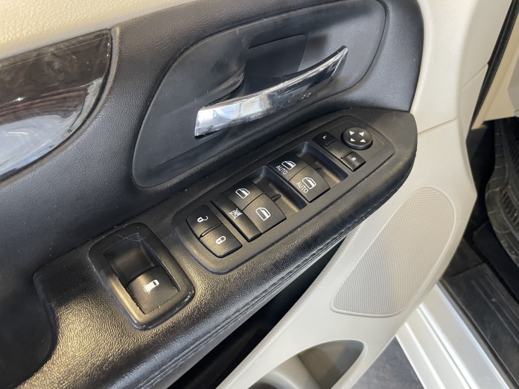Dodge Grand Caravan Multiplaces 2015 — photo 16