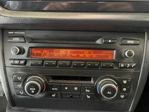 BMW X1 28i 2012 — photo 20
