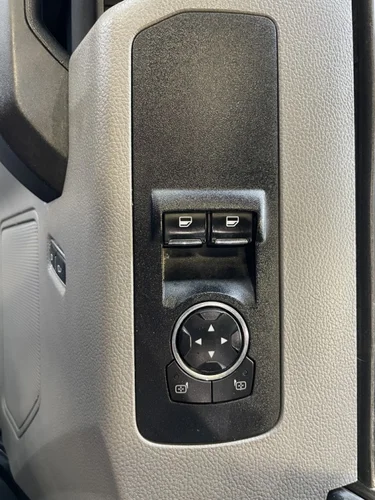 Ford F-150 XLT 2016 — photo 17