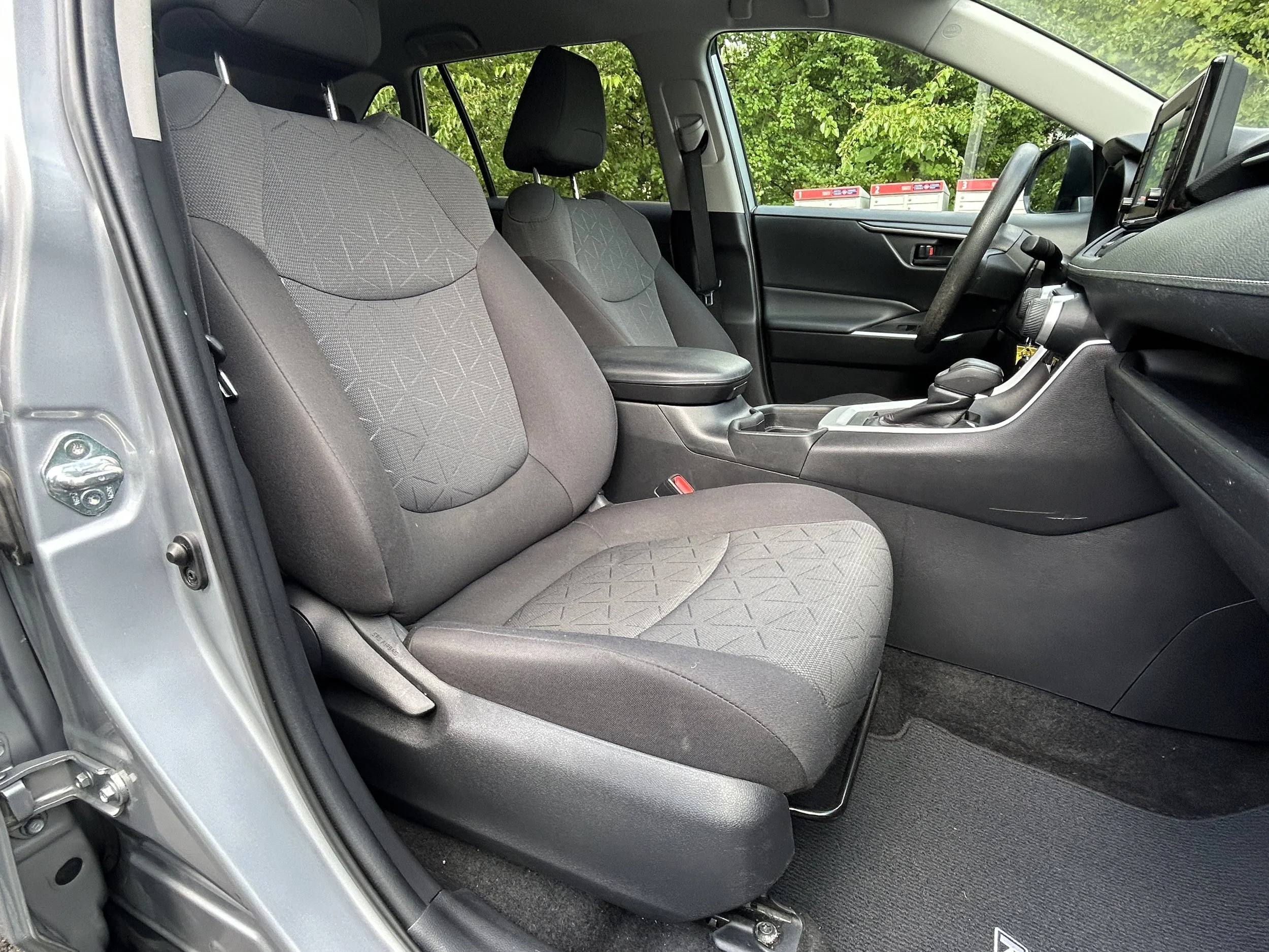 2021 Toyota Rav4 LE — photo 8