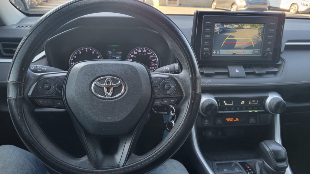 Toyota RAV4 LE 2020 — photo 11