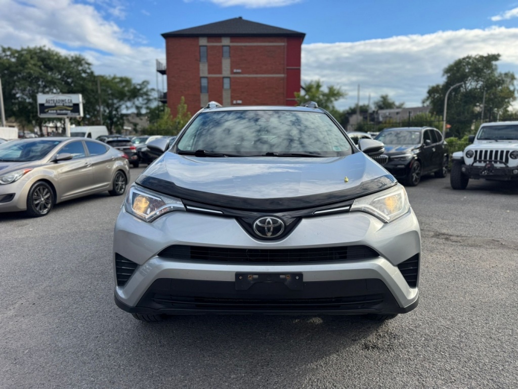 Toyota RAV4 LE 2018 — photo 9