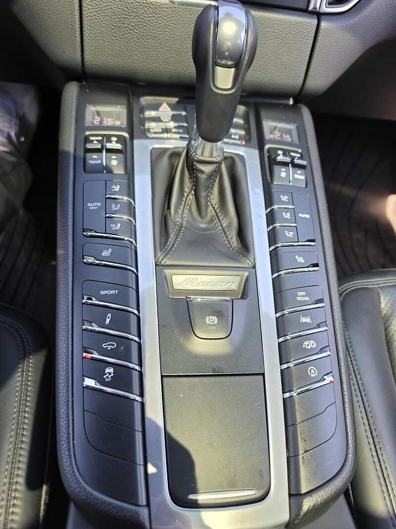Porsche Macan 2018 GTS / AWD + TOIT + GPS + CAMERA + CUIR + BLUETOOTH + BAS KM +++ — photo 21