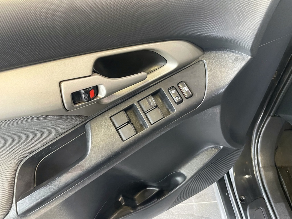 Toyota Matrix XR 2010 — photo 17