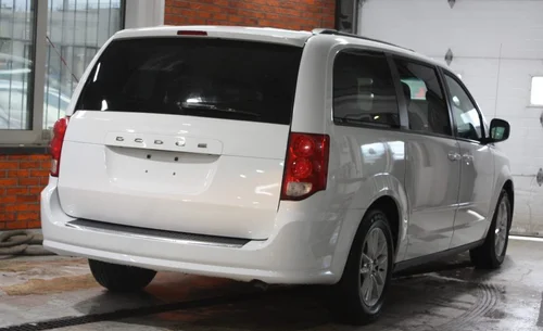 2017 DODGE GRAND CARAVAN SXT STOW AND GO — photo 6