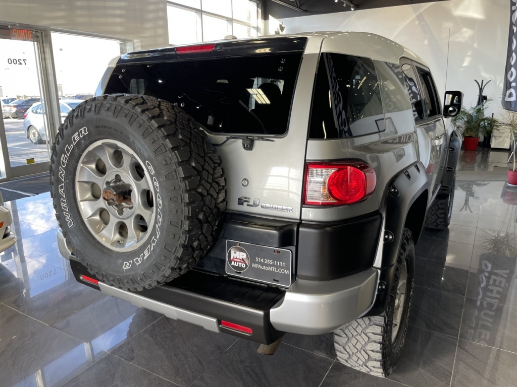 Toyota FJ Cruiser  2011 — photo 6