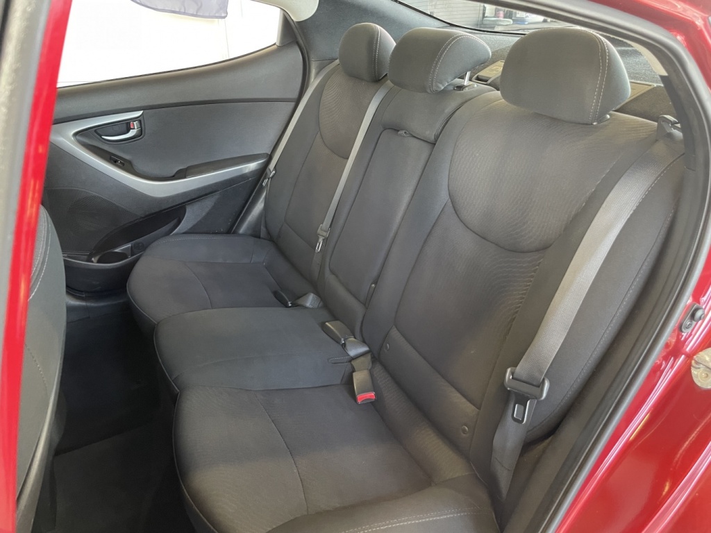 Hyundai Elantra GL 2016 — photo 11