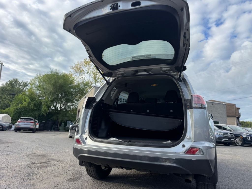 Toyota RAV4 LE 2018 — photo 5